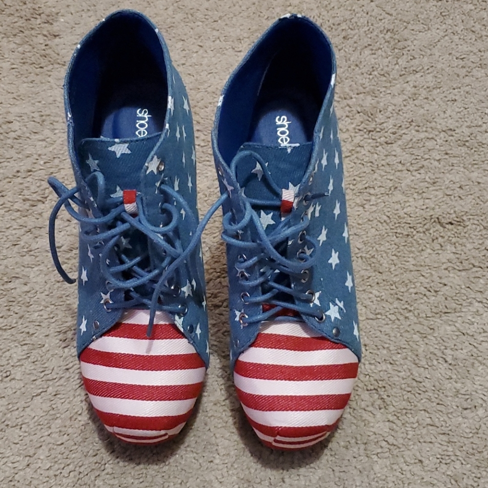 Multi color chunk heel bootie